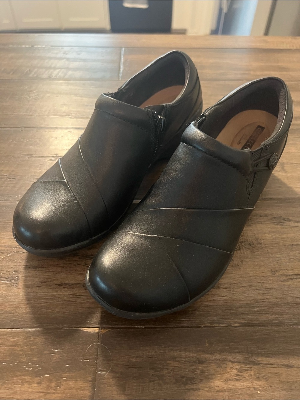 Clarks collection sz 8 M Comfortable Women's Black Slip-On Leather Clog